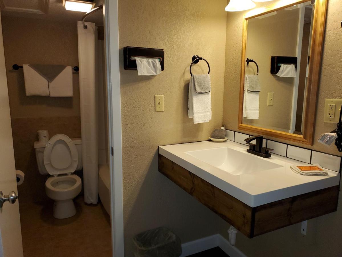 Kansas Country Inn Oakley Екстер'єр фото