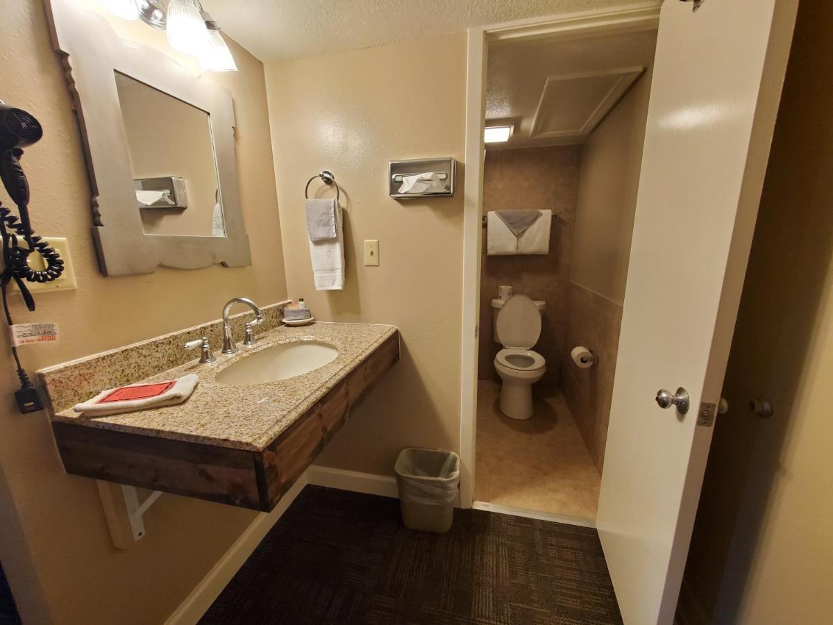 Kansas Country Inn Oakley Екстер'єр фото