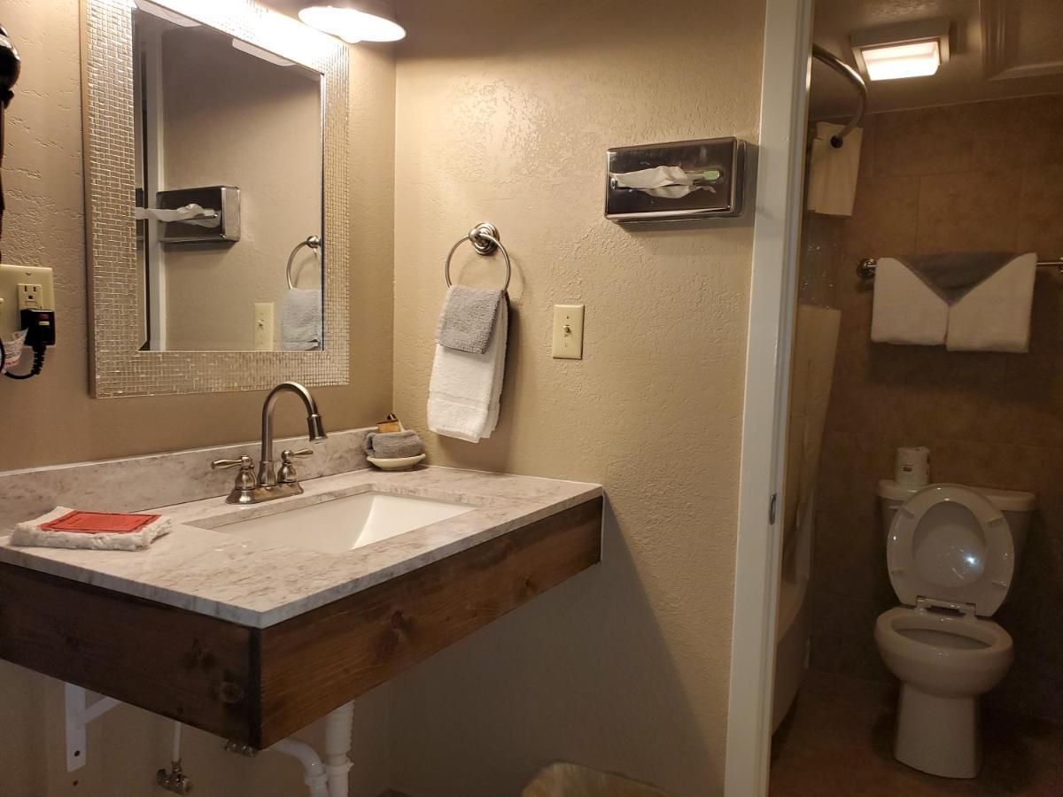 Kansas Country Inn Oakley Екстер'єр фото
