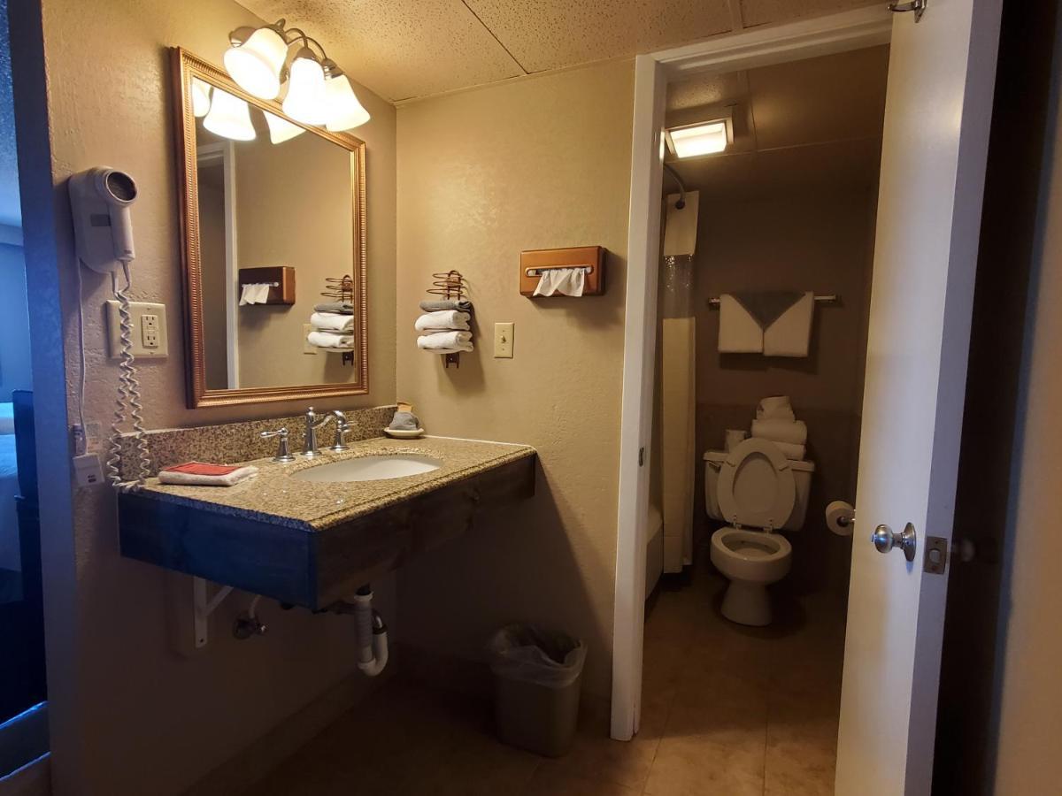 Kansas Country Inn Oakley Екстер'єр фото