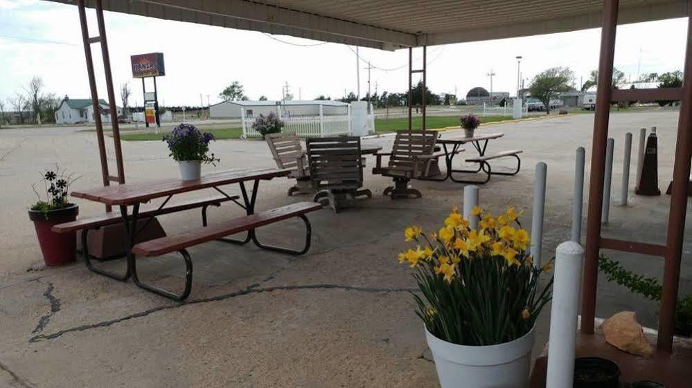 Kansas Country Inn Oakley Екстер'єр фото