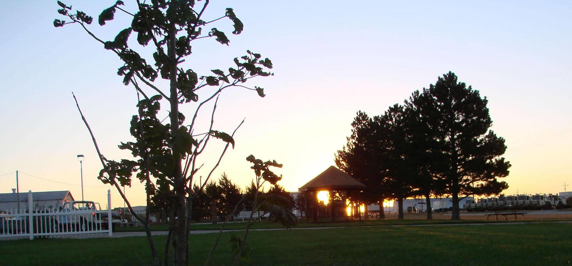 Kansas Country Inn Oakley Екстер'єр фото